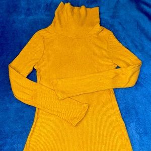 Small Mustard Turtleneck !!